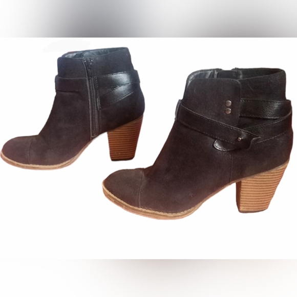BOGO SALE Seventeen Ankle Boots - Picture 4 of 7